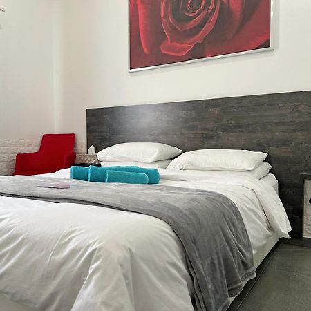 Apollo Rooms By Albert'S Apartment ลาร์นาคา ภายนอก รูปภาพ