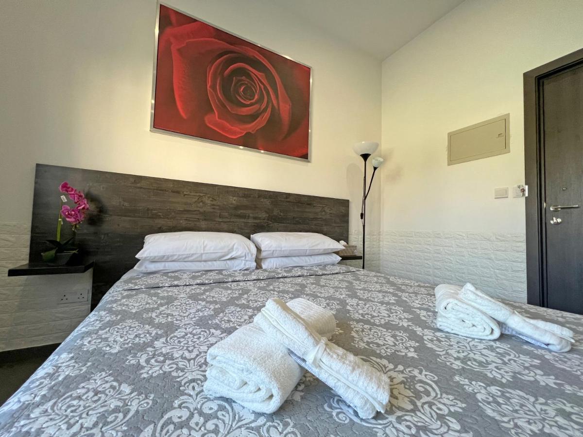 Apollo Rooms By Albert'S Apartment ลาร์นาคา ภายนอก รูปภาพ